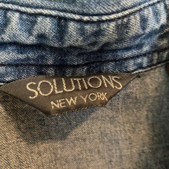 DENIM sleeveless SHIRT * EMBROIDERED Beach CHAIRS Umbrella SUNGLASSES  * EUC * M - Picture 4 of 5